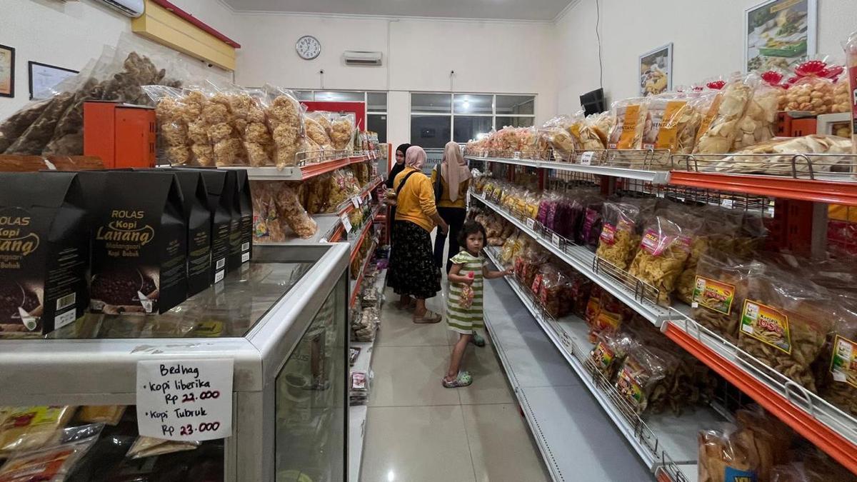 Toko Oleh-oleh Kebanjiran Cuan saat Libur Lebaran, Pengunjung Naik hingga Tiga Kali Lipat