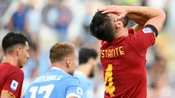 AS Roma langsung merespon pada menit ke-15. Tandukan Bryan Cristante usai menerima umpan Jordan Veretout masih melebar tipis di sisi gawang. (AFP/Vincenzo Pinto)