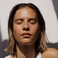 Bingung dengan adanya bulu halus di wajah? Ini cara untuk menghilangkannya. / Foto: unsplash.com/ Fleur Kaan.