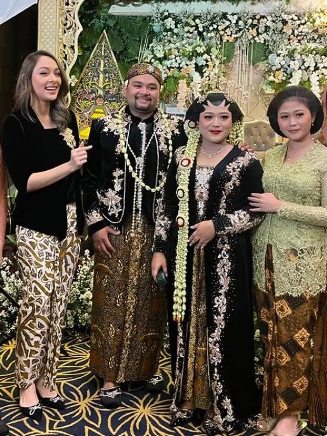 Reisa Broto Asmoro berkebaya (Instagram/reisabrotoasmoro)