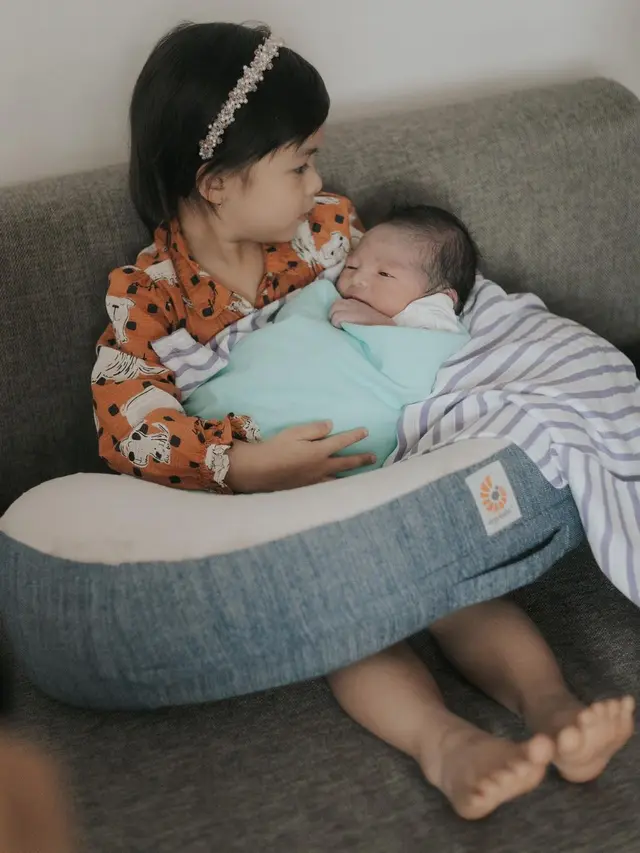 Anak-anak Chelsea Olivia dan Glenn Alinskie, Nastusha dan Dante. . (Instagram/ dante.oliver.alinskie)