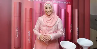 Natasha Rizki, Wardah di kawasan Kemang, Jakarta Selatan, Rabu (25/9/2019). (Daniel Kampua/Fimela.com)