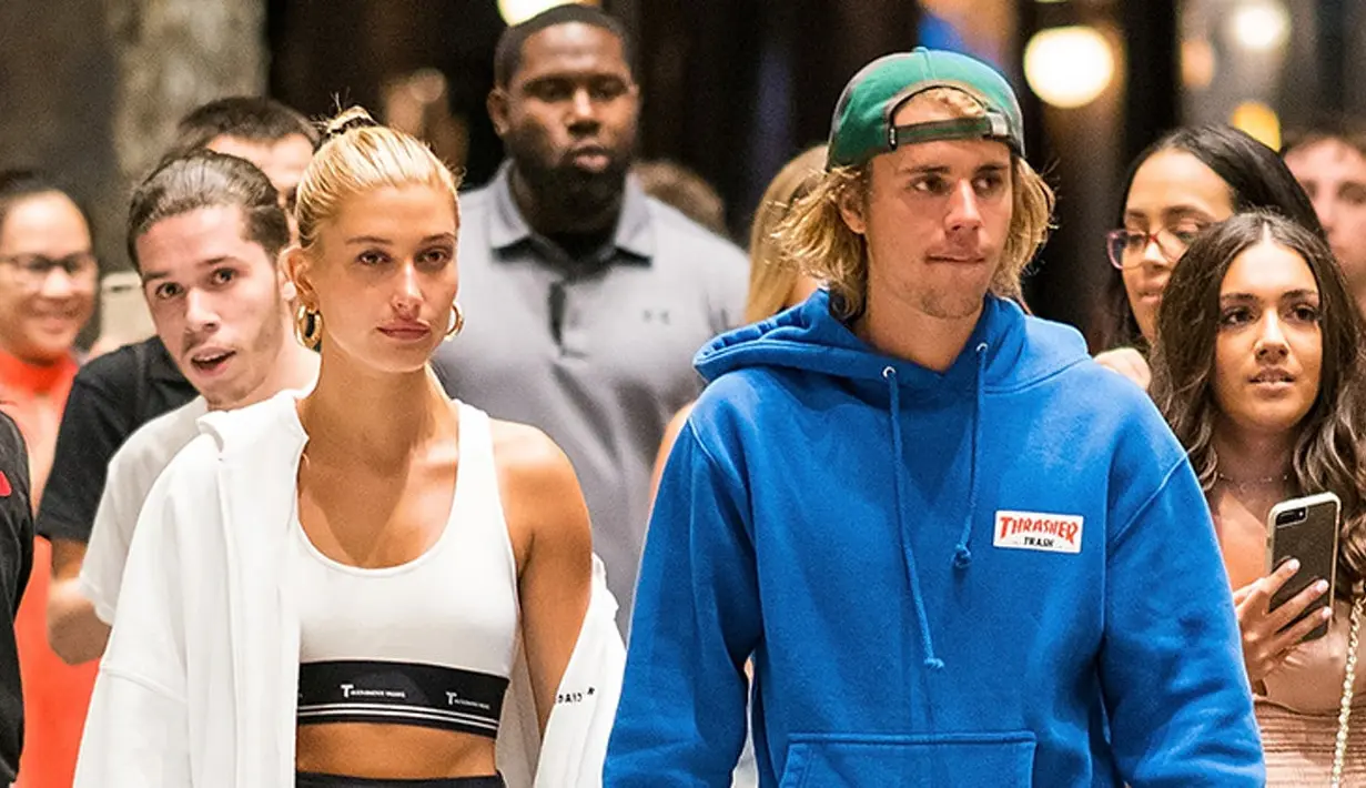 Selain itu, Justin Bieber sendiri  kembali menumbuhkan kumisnya. (lifeandstylemag)