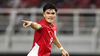 Selebrasi&nbsp;Ramadhan Sananta setelah mencetak gol Timnas Indonesia ke gawang Chinese Taipei di Stadion Gelora Bung Tomo, Surabaya, Jumat (5/9/2025). (Bola.com/Abdul Aziz)&nbsp;