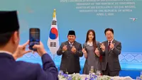 Gaya Preppy Carmen H2H Saat Pose Hati Bareng Prabowo dan Presiden Korea Selatan