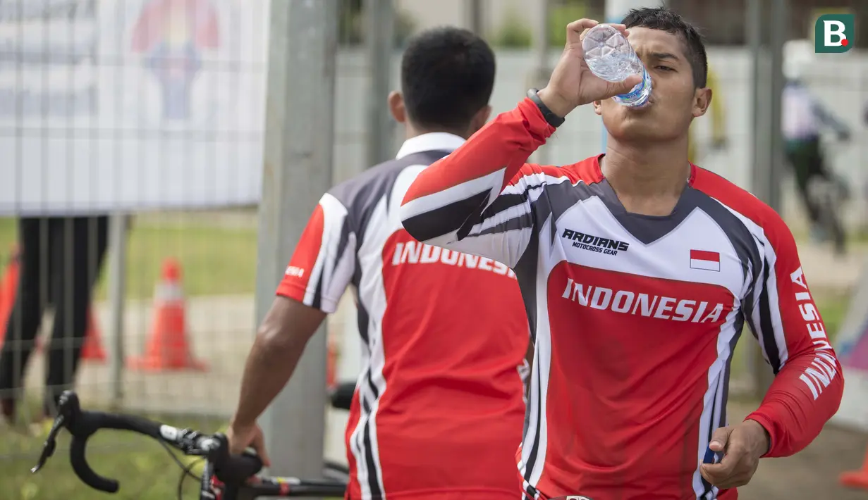 Toni Syarifudin salah satu pebalap sepeda BMX senior asal Indonesia yang turun berlomba pada Jakarta International BMX yang digelar di Sirkuit BMX Pulomas, Minggu (16/2/2020).