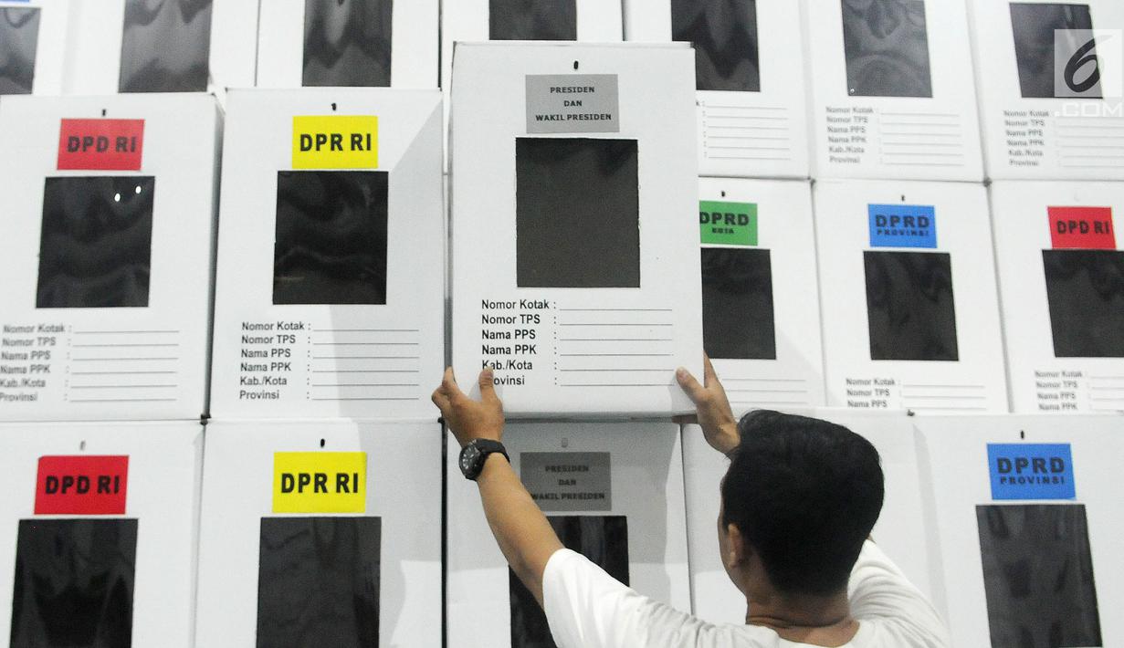 Foto Melihat Perakitan Kotak Suara Pemilu 2019 Pilpres