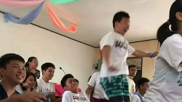 Potret Kocak Saat Orang Terlalu Bersemangat Ini Bikin Gelak Tawa