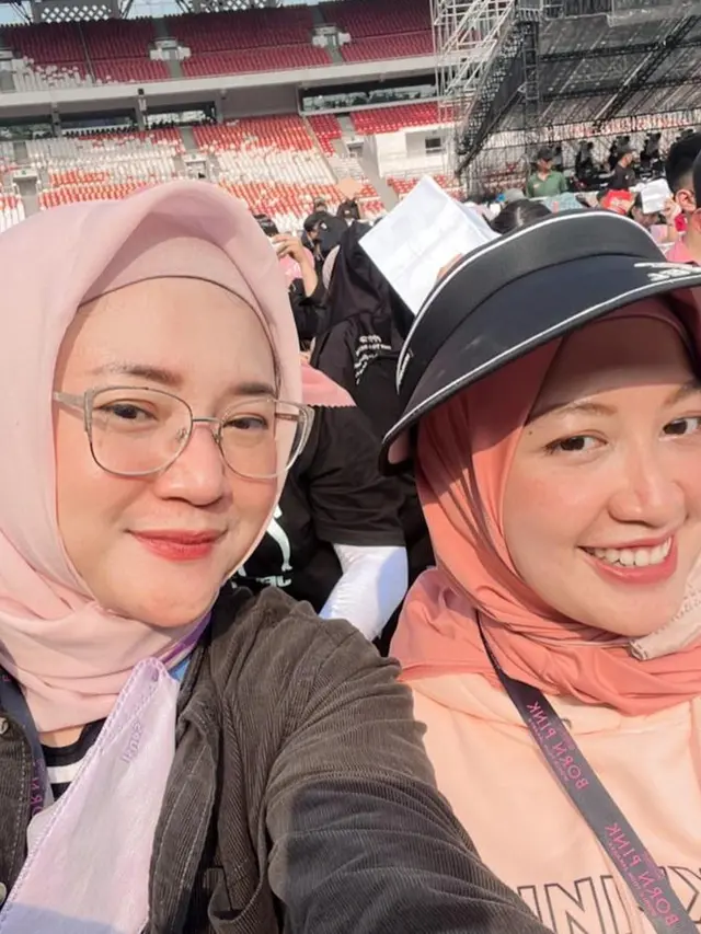 Potret Maissy Mantan Penyanyi Cilik saat Nonton Konser BLACKPINK, Tampil Modis