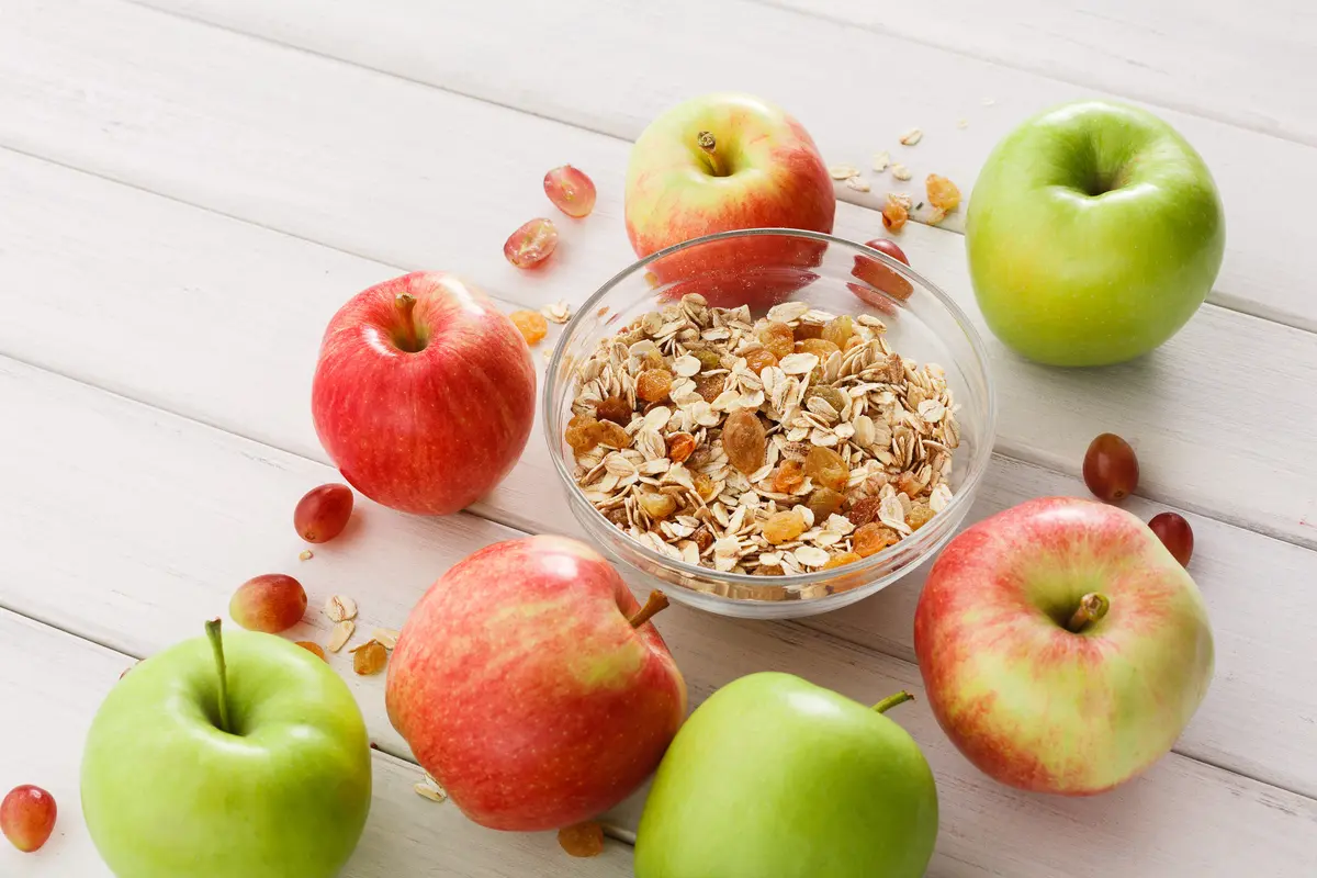 Ilustrasi Sarapan, Oat, Apel, Oatmeal (iStockphoto)