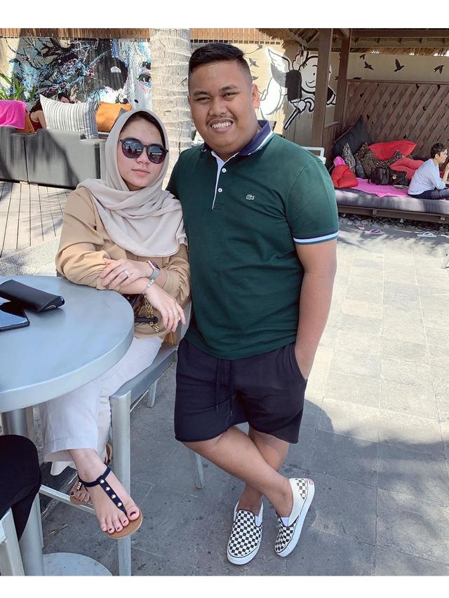 Momen Romantis Saat Selebgram Ajudan Pribadi Bersama Pacar Cantiknya