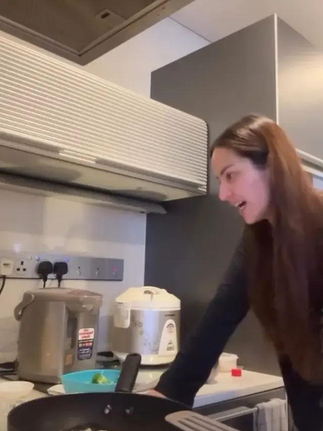 Dapur Nia Ramadhani di Singapura (Foto: Instagram @ramadhaniabakrie)