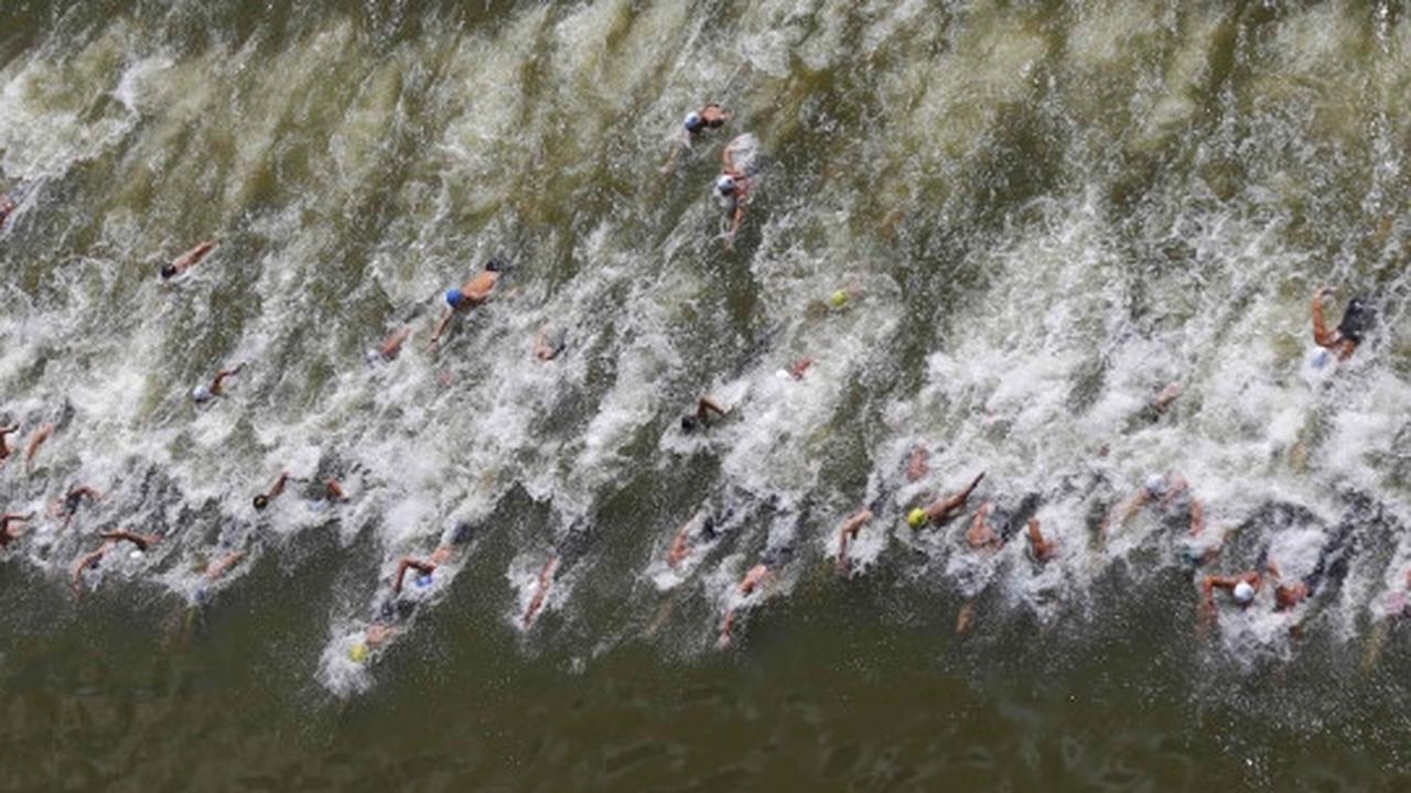 Menyaksikan serunya lomba renang 10 km arungi lautan