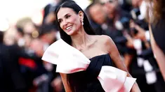 Aktris AS Demi Moore tiba untuk Upacara Penutupan Festival Film Cannes ke-77 di Cannes, Prancis selatan, Sabtu (25/5/2024). (Sameer Al-Doumy / AFP)