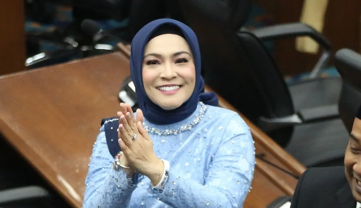 Astrid Kuya akhirnya dilantik sebagai anggota DPRD DKI Jakarta. Ia pun mulai fokus dalam kesibukan barunya menjadi wakil rakyat [KapanLagi.com®/Budy Santoso]