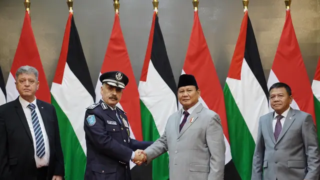 Menteri Pertahanan (Menhan) Prabowo Subianto menerima kunjungan kehormatan dari Kepala Kepolisian Palestina, Mayor Jenderal Yousef Al-Hilo di Kantor Kementerian Pertahanan (Kemhan), Jakarta Pusat.