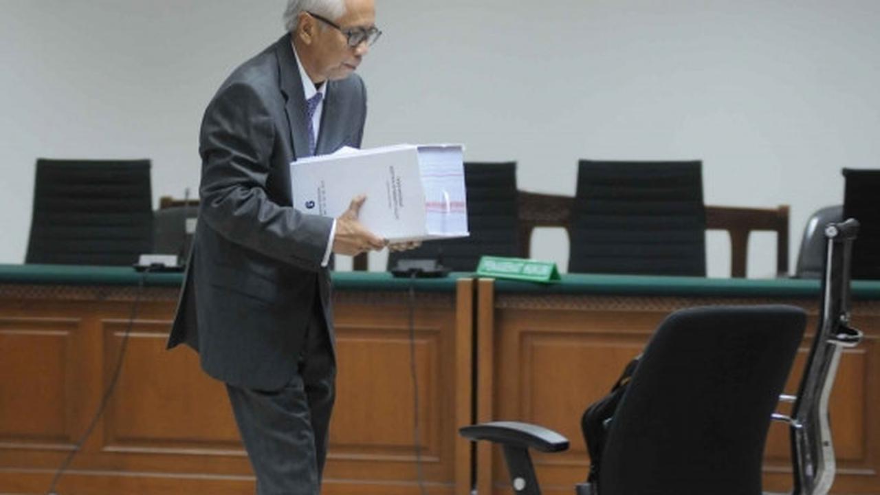 Hakim izinkan OC Kaligis berobat, sidang perdana kembali ditunda