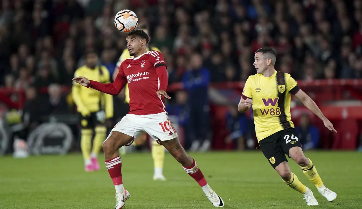 <p>&nbsp;</p>
<p>Gelandang&nbsp;Nottingham Forest&nbsp;Morgan Gibbs-White&nbsp; dan&nbsp;Burnley gelandang&nbsp;Josh Cullen beraksi&nbsp;dalam laga pekan ke-5 Premier League di City Ground, Selasa (19/09/2023). (Tim Goode/PA via AP)</p>
<p>&nbsp;</p>