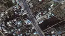 Citra satelit yang disediakan oleh Maxar Technologies menunjukkan kerumunan menunggu gas di Jalan Salah al-Din, Gaza, 26 November 2023. Gencatan senjata antara Israel dan Hamas dimulai sejak Jumat, 24 November 2023. (Satellite image ©2023 Maxar Technologies via AP)