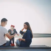 Metode Pause and Connect berarti mengajak orangtua untuk berhenti sejenak sebelum bereaksi, lalu membangun koneksi emosional dengan anak, terutama saat emosi sedang memuncak. [Dok/freepik.com/prostooleh]