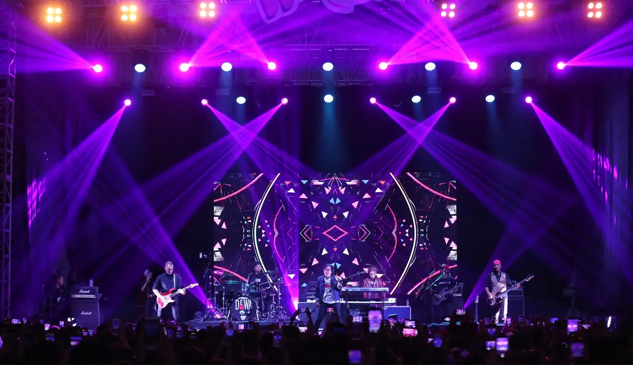 Dewa 19-Festival Mesin Waktu 2019 (Adrian Putra/Fimela.com)