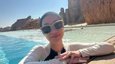 Namun selepas menunaikan ibadah di Makkah dan Madinah, BCL, Tiko dan Noah lanjut liburan di Al Ula. Tempat ini kerap jadi sorotan karena sejarahnya yang disebut terkutuk. Namun netizen justru fokus dengan gaya hijab BCL. (Liputan6.com/IG/@itsmebcl)