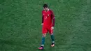 Cristiano Ronaldo tertunduk lesu usai pertandingan melawan Islandia di Grup F Euro 2016 di Stade Geoffroy-Guichard, Prancis, Selasa (14/6). Islandia berhasil tahan imbang Portugal 1-1. (REUTERS/Jason Cairnduff)