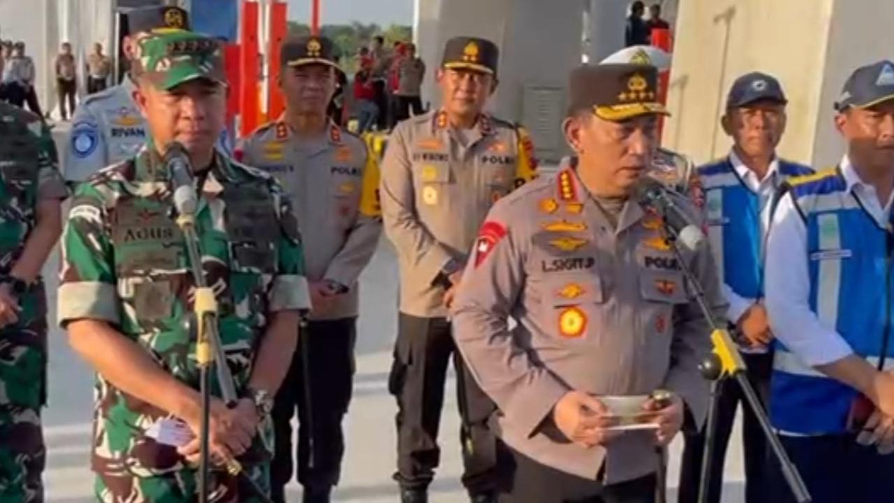 Cek Persiapan Pengamanan Mudik Natal dan Tahun Baru, Kapolri dan Panglima TNI Tinjau GT Tol Prambanan