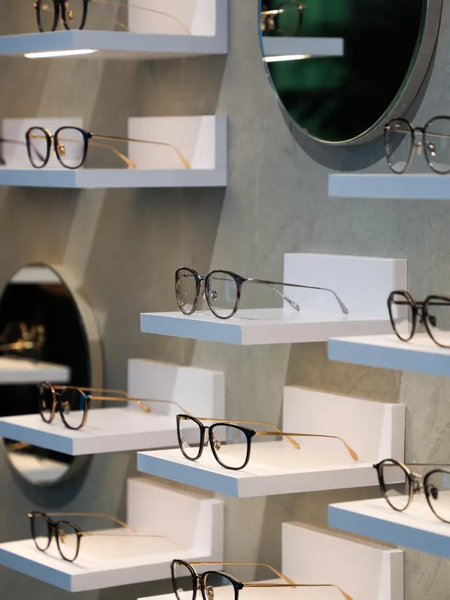 Neon Brutalism, Koleksi Kacamata Terbaru dari LINDA FARROW yang Memikat