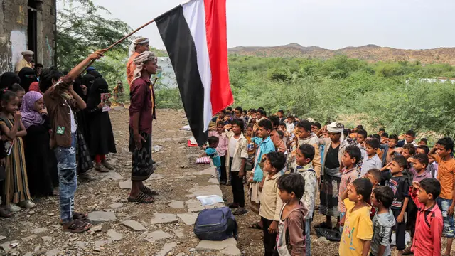 Memprihatinkan, Anak-anak Yaman Belajar di Luar Gedung Sekolah