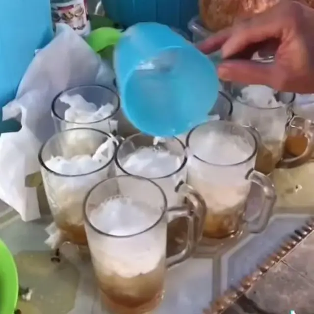 Jajanan Unik Es Kelapa Madu di Bandung, Kerumunan Lebah Jadi Daya Tarik