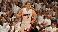 Goran Dragic, mencetak 30 poin untuk membantu Miami Heat mengalahkan Toronto Raptors pada gim keenam semifinal Wilayah Timur NBA 2016, 13 Mei 2016. (Bola.com/Twitter/Miami Heat)