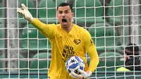 Calon kiper naturalisasi Timnas Indonesia, Emil Audero, tampil semakin impresif sejak bergabung dengan Palermo pada bursa transfer musim dingin 2025. (dok. Palermo)