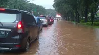 Sempat Banjir 50 Cm, Lalu Lintas Jalan Merdeka Barat Mulai Lancar