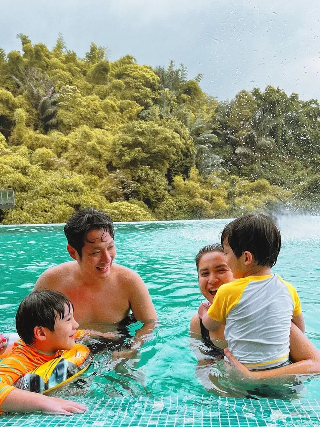 Potret keharmonisan rumah tangga Putri Titian dan Junior Liem