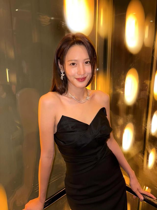 Claudia Kim