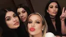 Keluarga Kardashian tak pergi ke Cleveland karena tak ingin menghabiskan Hari Ibu dengan Tristan. (In Touch Weekly)