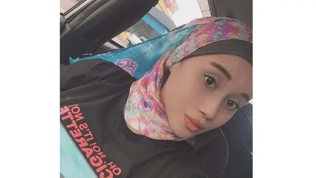 Bak Pinang Dibelah Dua, Ini Sosok Hijaber Kembaran Ariana Grande
