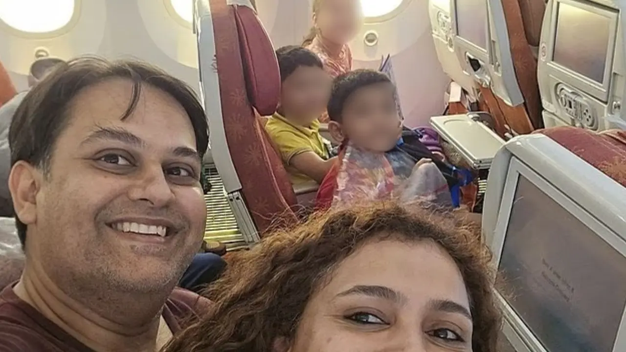 Keluarga dokter yang turut membawa ketiga buah hatinya yang naik dalam pesawat Air India. (Foto: Tangkapan Layar di Facebook)