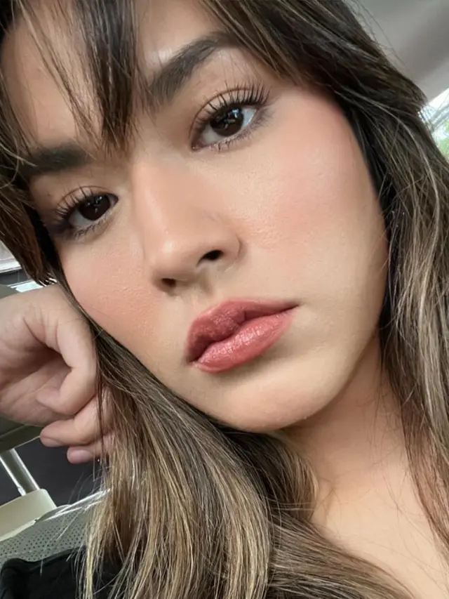 8 Potret Inspirasi Tampilan Rambut Berponi di Tahun 2024, dari Raisa Andriana, Syifa Hadju, Dian Sastrowardoyo, dan Anya Geraldine