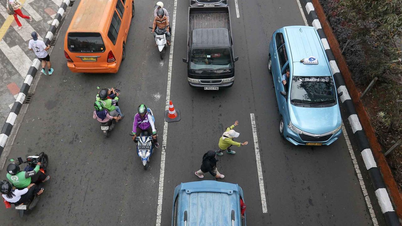OTO:  Kemacetan Lalu Lintas saat Contra Flow di Jalan Rraya  Margonda Depok