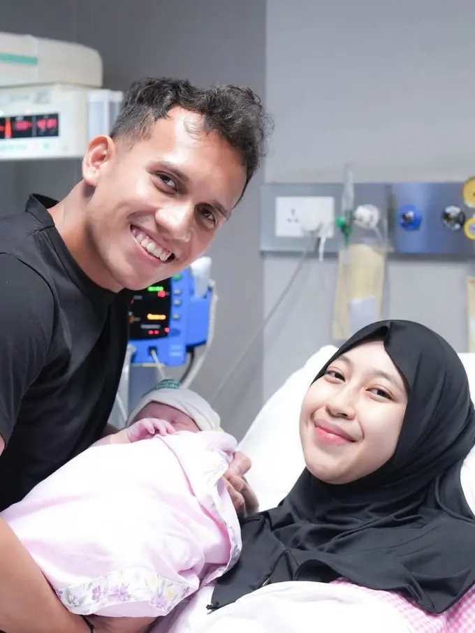 Adiba Khanza Sebelum dan Setelah Melahirkan Didampingi Suami