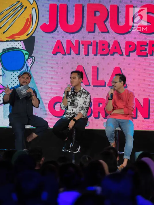 Putra Presiden Joko Widodo atau Jokowi, Gibran Rakabuming Raka (tengah) saat menjadi nara sumber dalam acara Playfest 2019 di Parkir Selatan Gelora Bung Karno, Jakarta, Minggu (25/8/2019). Playfest 2019 menghadirkan pelaku seni dari berbagai sektor. (Liputan6.com/Faizal Fanani)