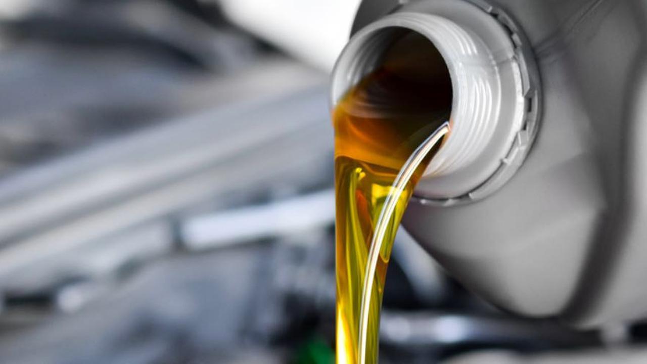 8 Hal yang Perlu Anda Ketahui tentang Perbedaan Antara Oli Mobil dan Oli Motor