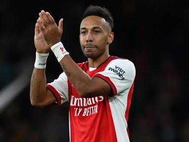 Pierre-Emerick Aubameyang pernah menjadi pujaan bagi publik Arsenal. Namun, ketajamannya yang menurun ditambah dengan masalah indisipliner, memaksanya harus angkat kaki dari Emirates. Ia akhirnya resmi direkrut Barcelona pada hari terakhir bursa transfer Januari 2022. (AFP/Glyn Kirk)