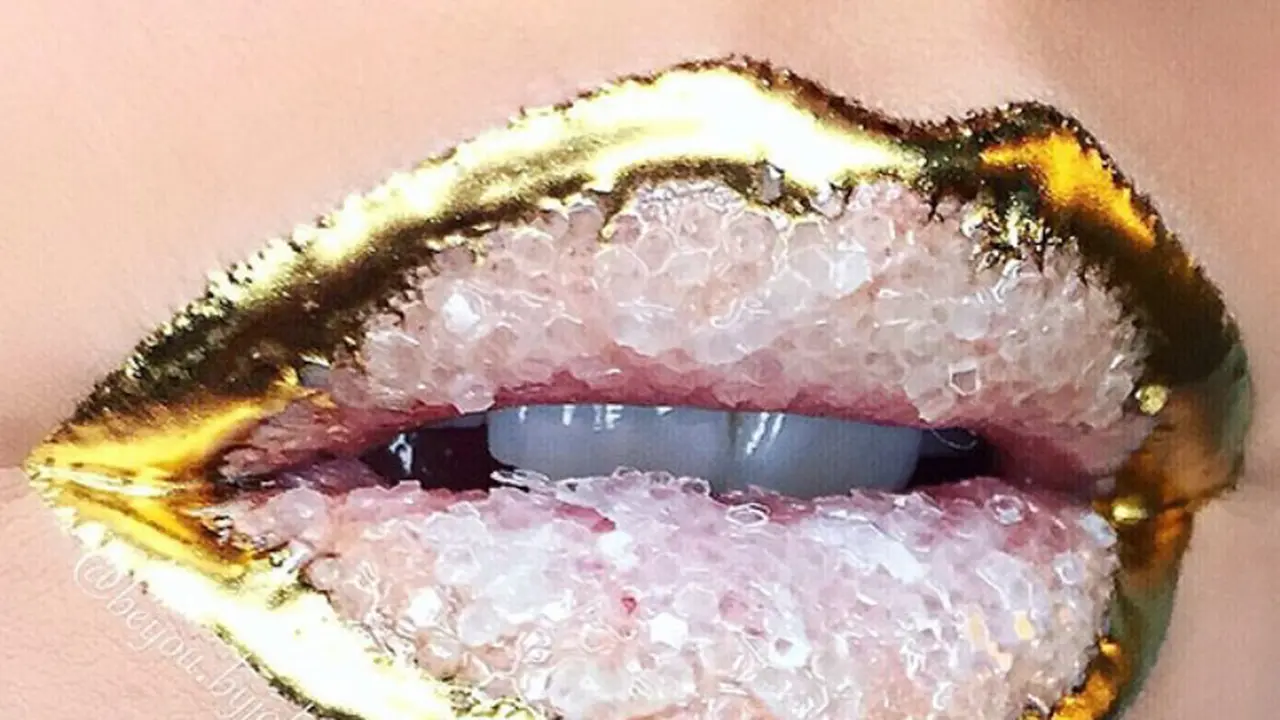 6 Potret Pulasan Bibir yang Menyerupai Kristal, Keren Abis!