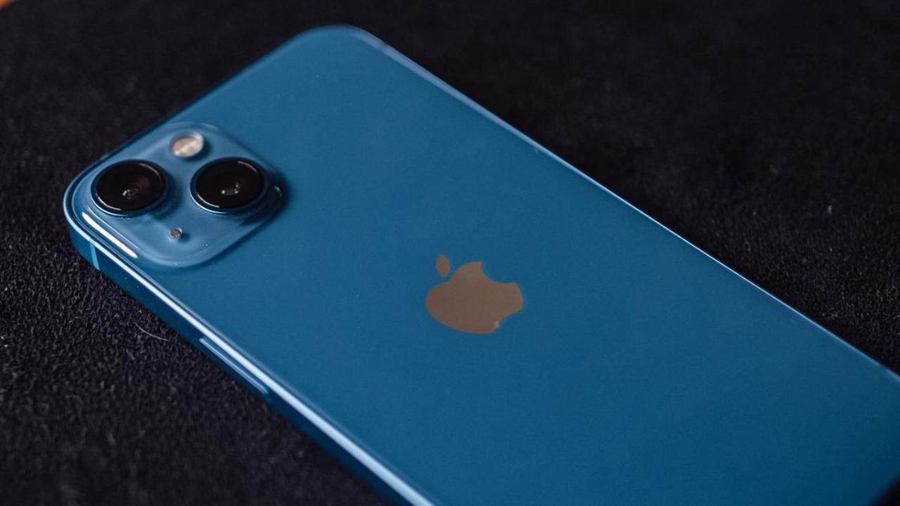 Kisah Pria Petugas Kebersihan Dinyinyirin karena Punya iPhone, Ungkap Perjuangan Kejar Paket C hingga 'Nyambi' Jadi Konten Kreator