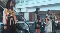 Danny Satriadi hadirkan Arkamaya dengan motif batik dalam kontruksi busana Jepang di Terminal 3 Fashion Show.