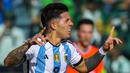 Selebrasi gelandang Timnas Argentina, Enzo Fernandez setelah mencetak gol pertama timnya ke gawang Timnas Bolivia pada laga lanjutan Kualifikasi Piala Dunia 2026 zona Conmebol di La Paz Stadium, Bolivia, Rabu (13/9/2023) dini hari WIB. (AP Photo/Juan Karita)