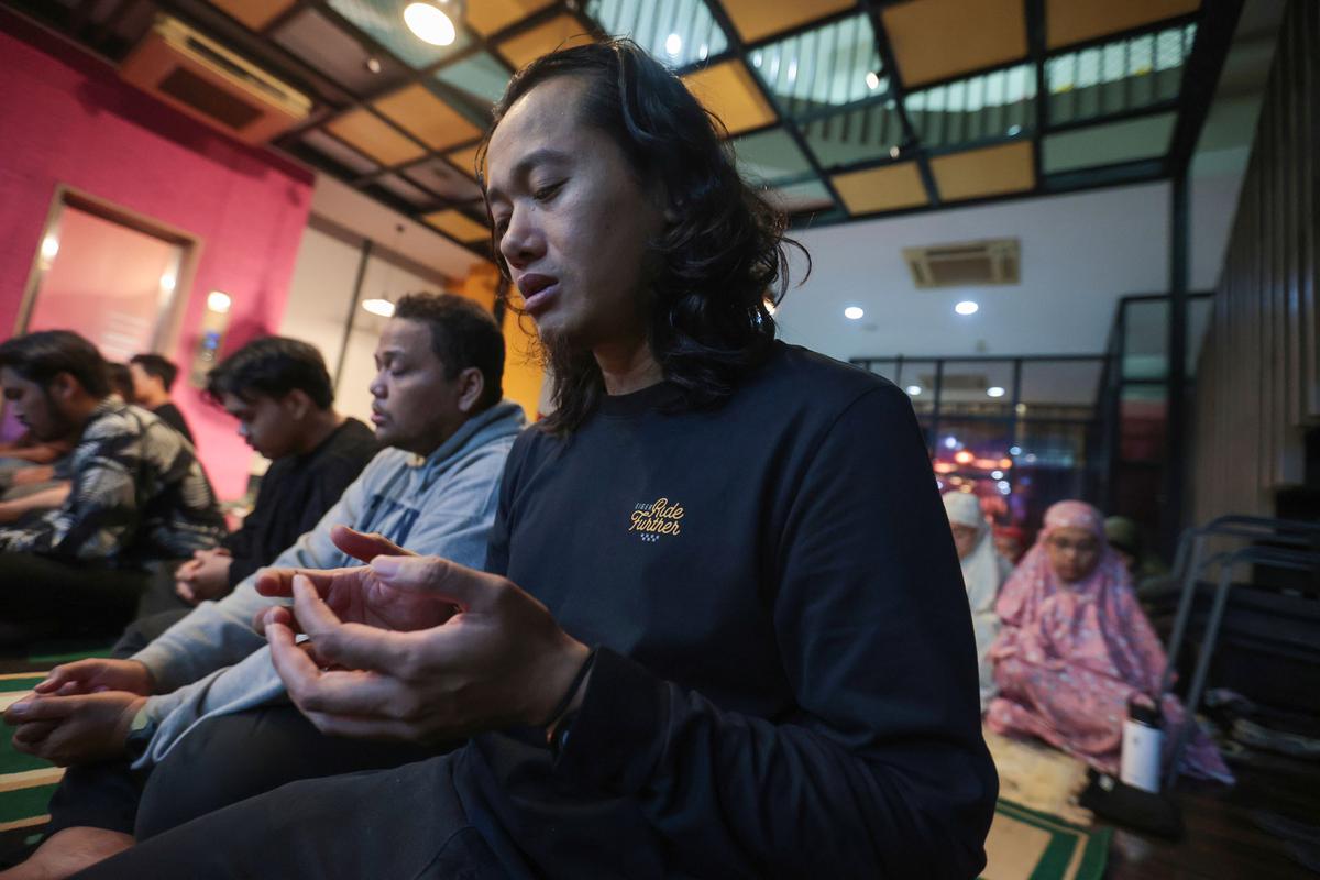 Doa Bersama Karyawan KLY untuk Arie Basuki